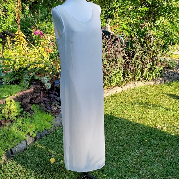 Courtenay White/ Off White Sleeveless Maxi Sheath Dress Womens Size 10 - Picture 1 of 6